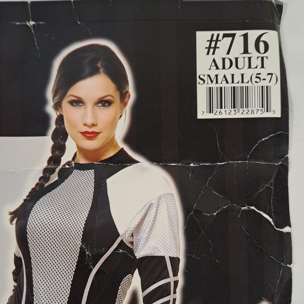 Chic Black and White Women's Jumpsuit - Picture 4 of 12